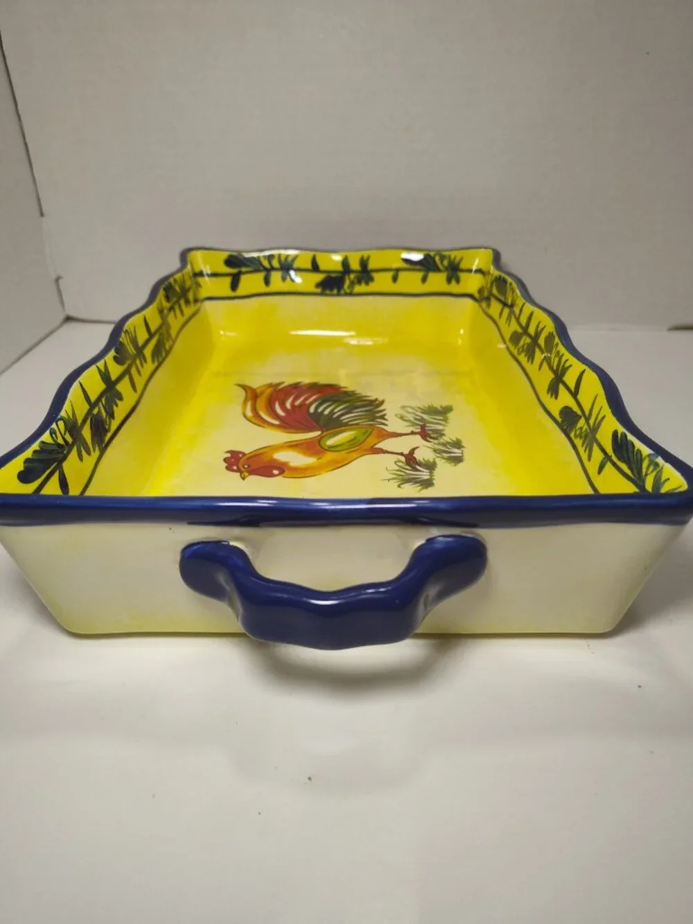 Temp-tations by Tara Rooster 3.5 Qt Casserole Dish with Lid & Metal Rack 15x10